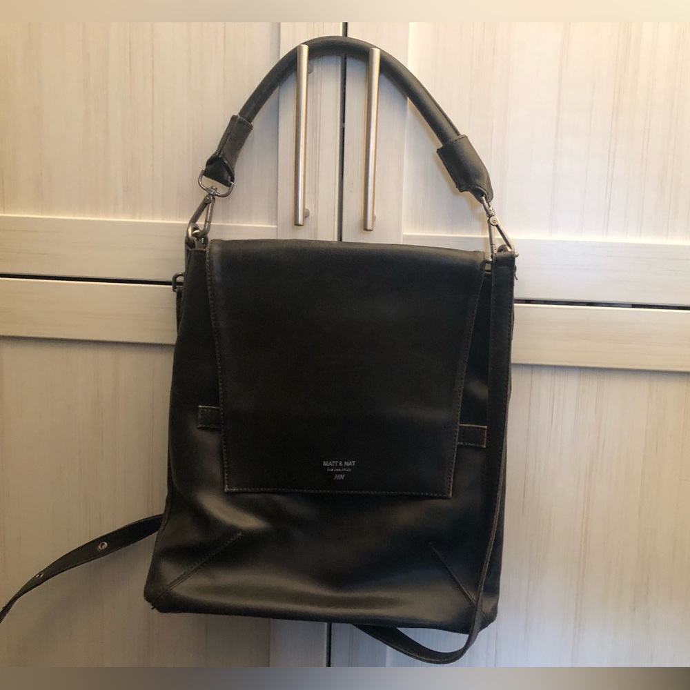 Matt&Nat Black shoulder bag, adjustable strap and large flap, Synthetic leather